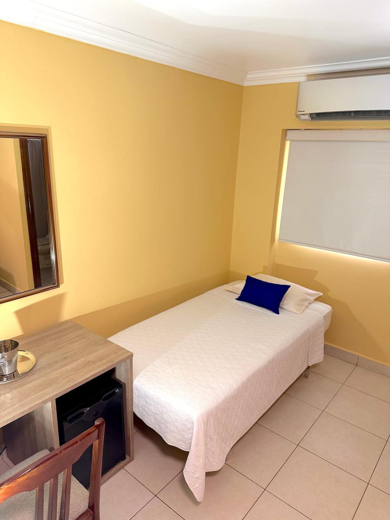 Hotel Andros Colon Buitenkant foto